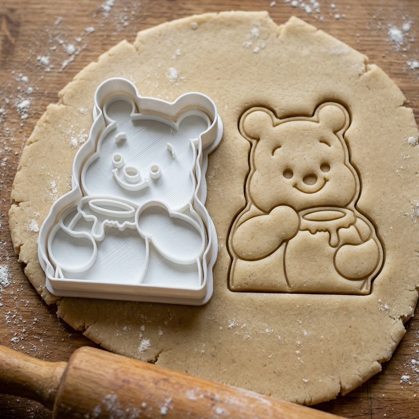 Emporte-pièce Winnie l'Ourson avec pot de miel - Découpoir biscuit