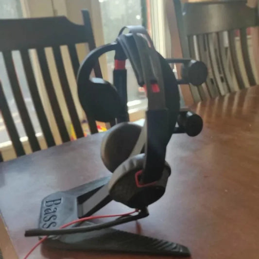 Bass Clef Headphone Stand