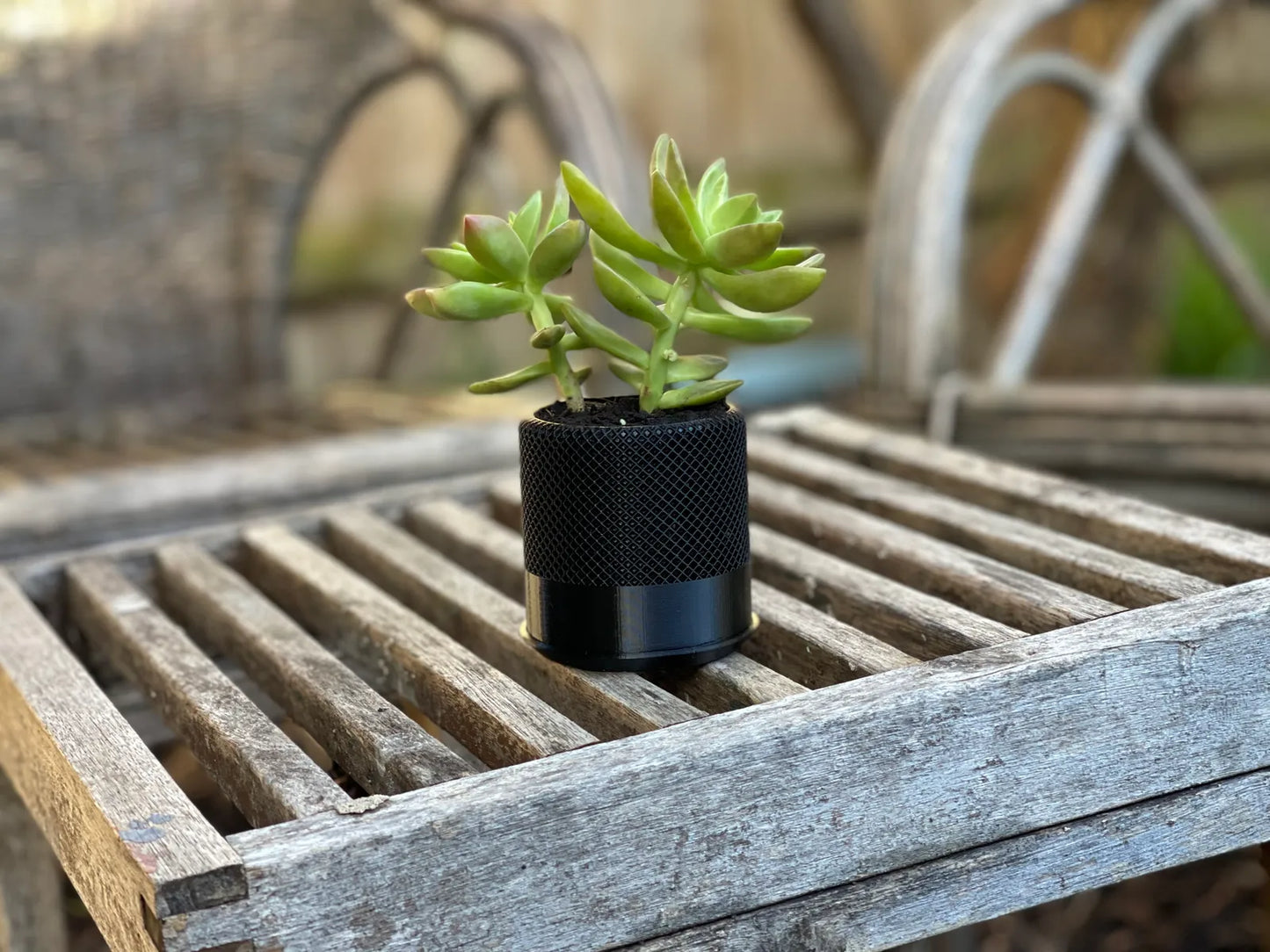 Pot de plante gaufré avec soucoupe optionnelle et trous de drainage, idéal pour tous types de plantes