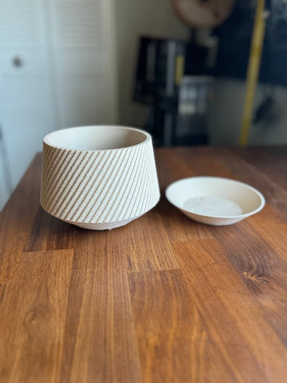 Pot de plante moderne avec soucoupe
