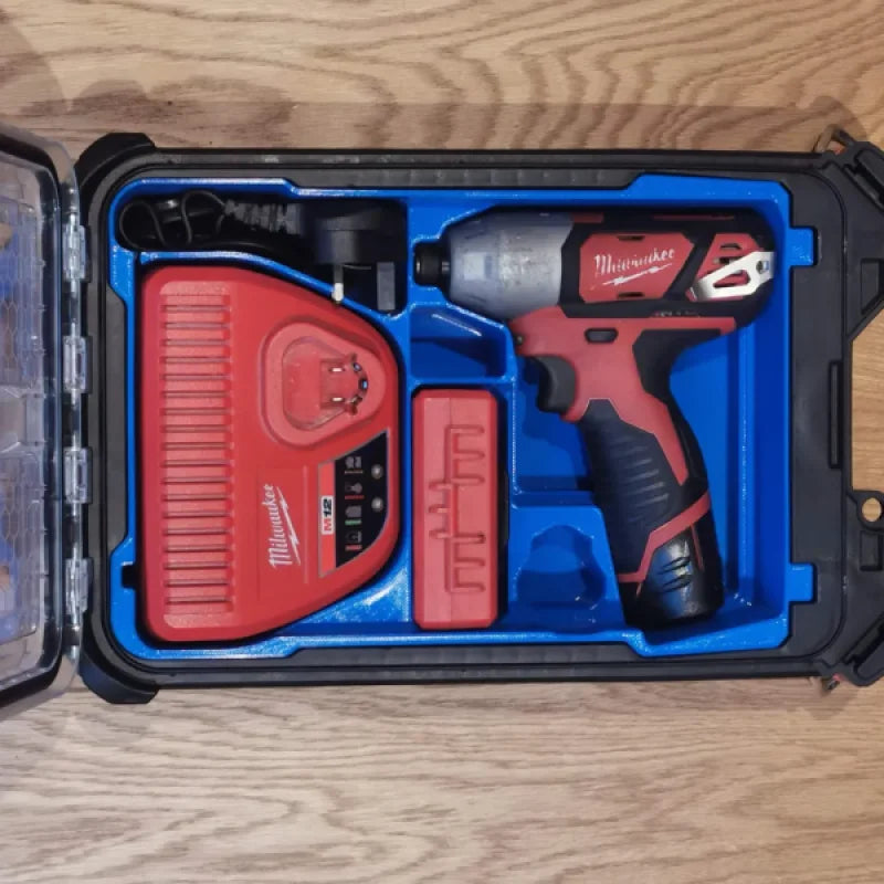 Insert d’organisateur compact Milwaukee Packout pour perceuse à percussion M12 et chargeur 2 batteries et boîte à