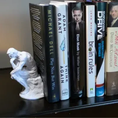 ’Le Penseur’ Support de livre ’Le Penseur’ Support de livre