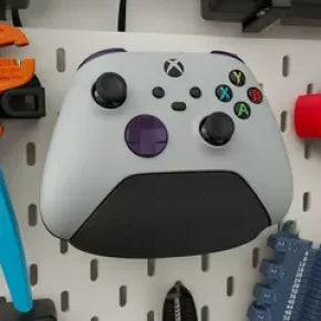 Minimalistic Xbox Elite Series 2 Controller 