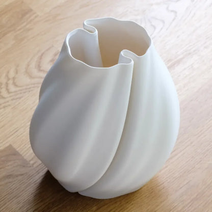 Silky Crease Vase - featuring a dual wall vase mode design