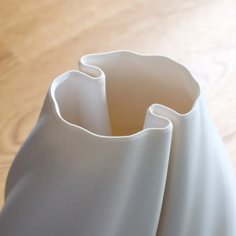 Silky Crease Vase - featuring a dual wall vase mode design