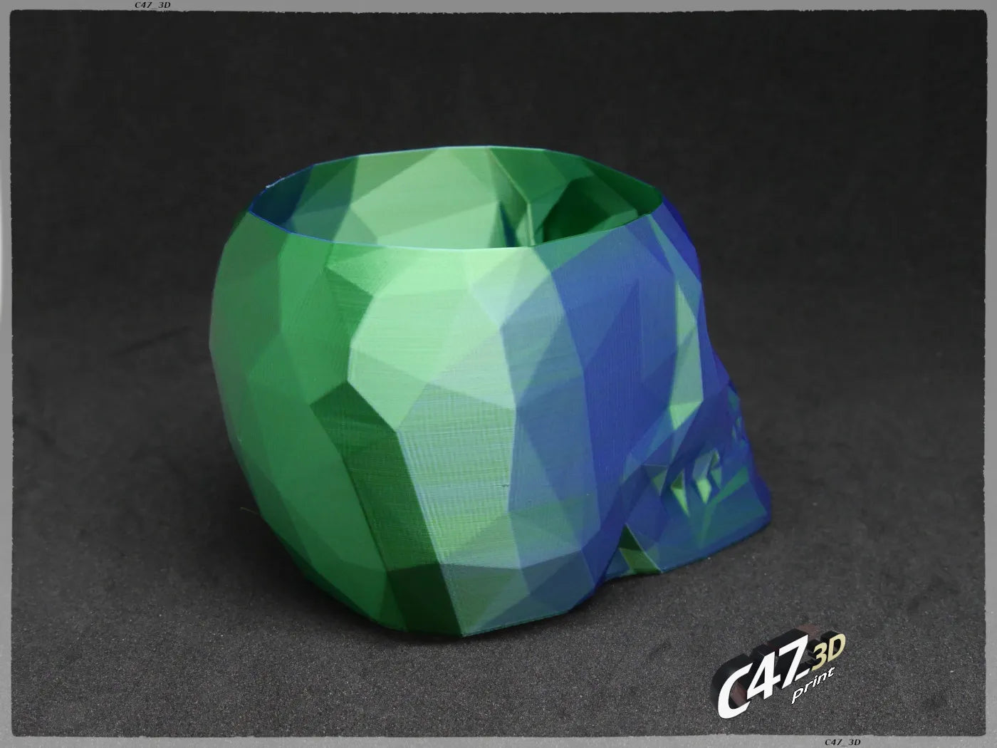 Vase Crâne Low-Poly