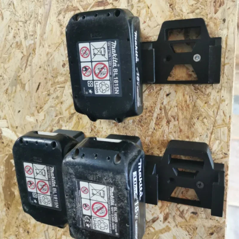 Support de batterie Makita 18V incliné